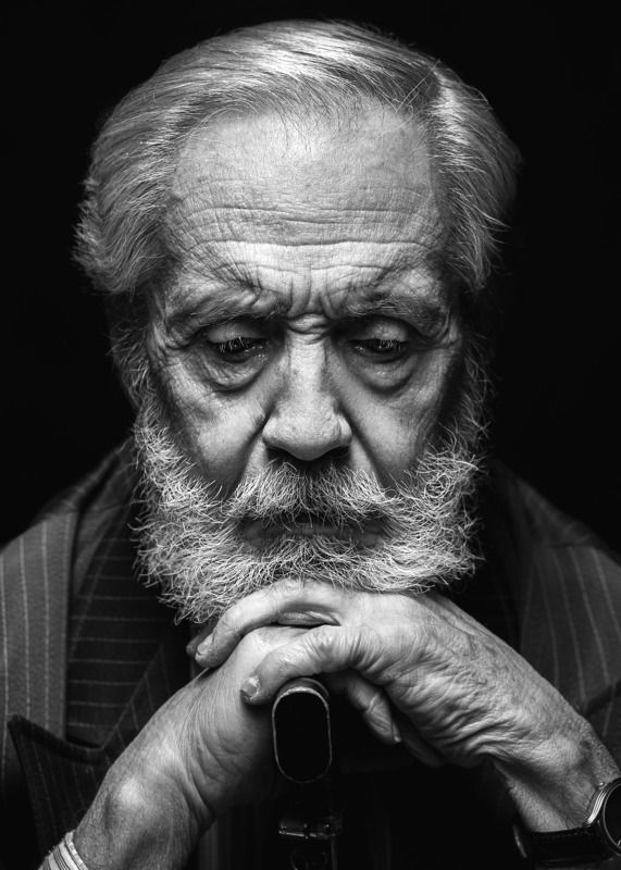 bw мужской портрет, глаза, взгляд, костюм Memoriesphoto preview