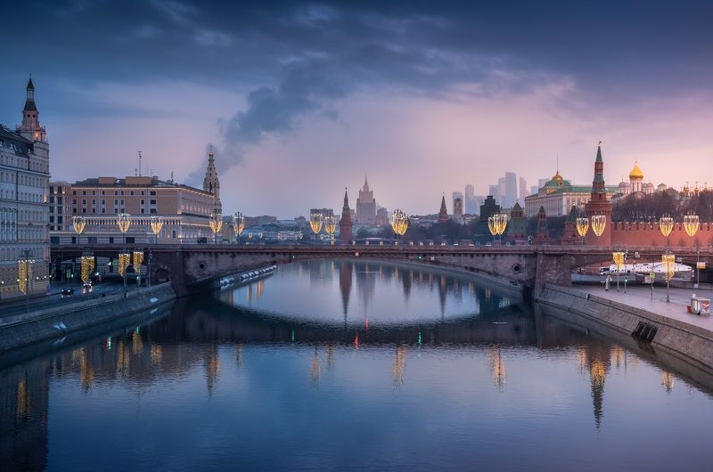 Москва, рассвет, закат, синий час, церковь, собор, река. Огни Москвы…photo preview