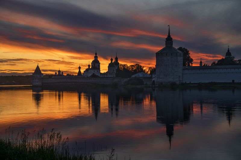 кирилло-белозерский монастырь, кириллов, сиверское озеро Огненный закатphoto preview