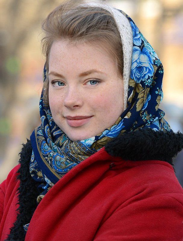 портрет, глаза, девушка, улыбка, зима, костюм Русская красавицаphoto preview