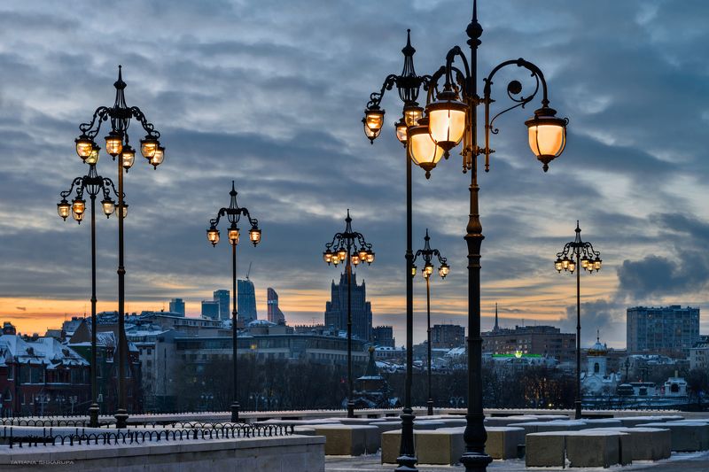 фонарь, свет, закат, москва, патриарший мост, Моменты городаphoto preview