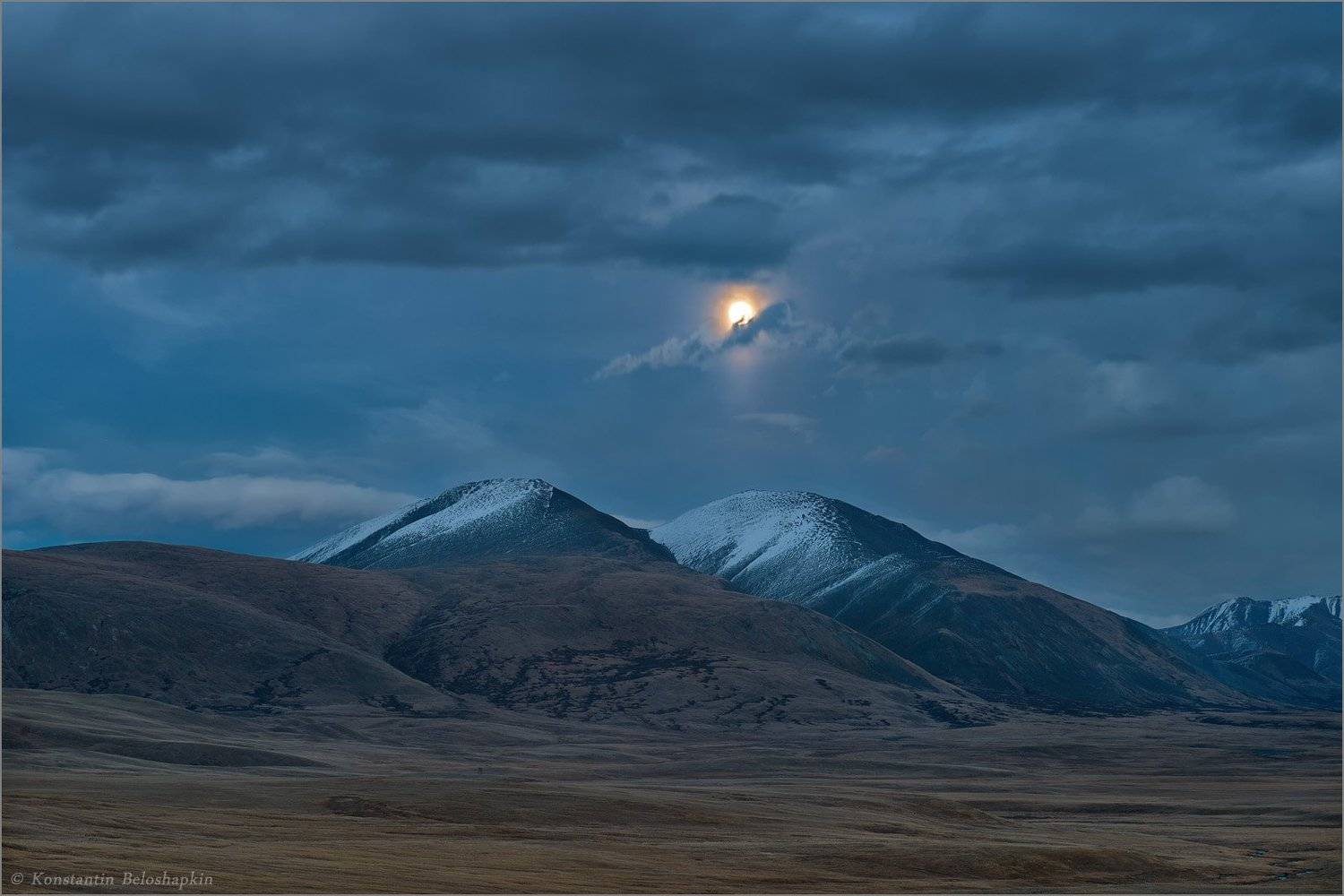 Ночь Тархаты. Автор: Константин Белошапкин тархата, тарахаты, ночь, луна, алтай, константин белошапкин, Константин Белошапкин