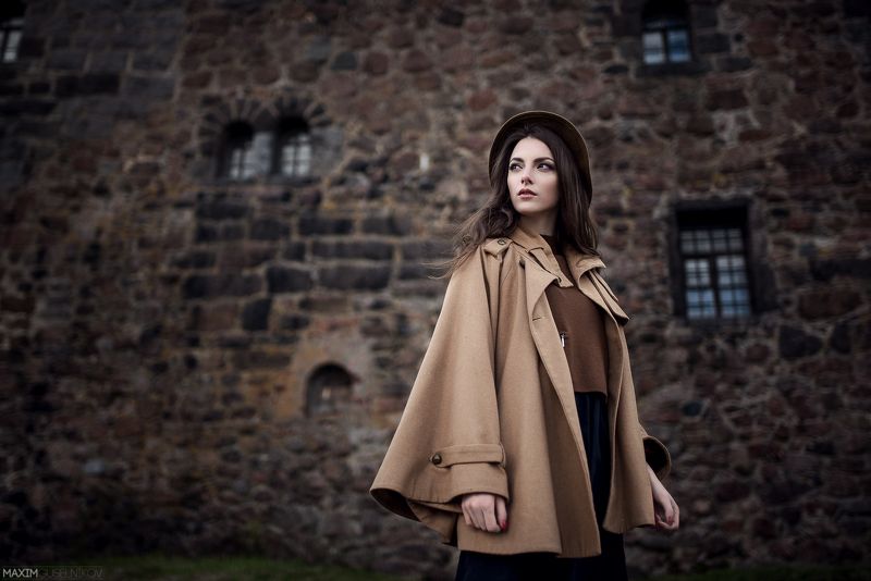 портрет девушка пленер улица естественный свет Молодая мисс Марплphoto preview