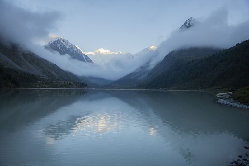 Горное озеро, горы, Белуха, туман, туман в горах, Алтай Белуха в туманеphoto preview