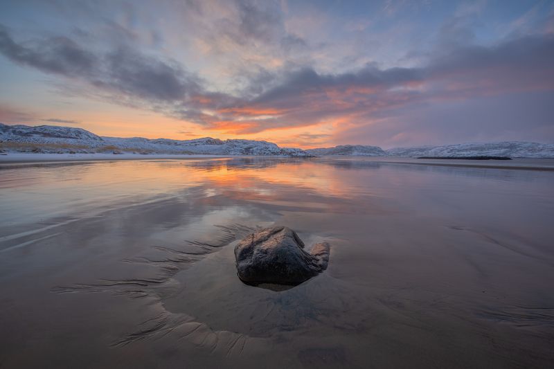 териберка, баренцево море, кольский кольскийполуостров Закатное небо в зеркале заливаphoto preview