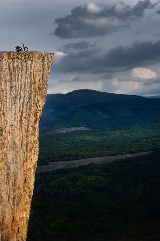 На краю...photo preview