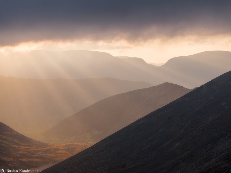 Хибины, закат, Кольский полуостров, мурманская область, горы Закат в Хибина, вид с плато Кукисвумчорр фото превью