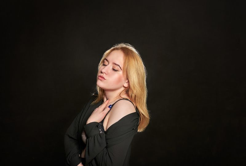 Beautiful girlphoto preview