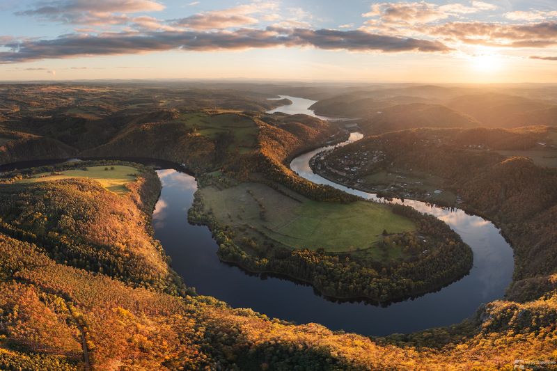 Over Omegaphoto preview