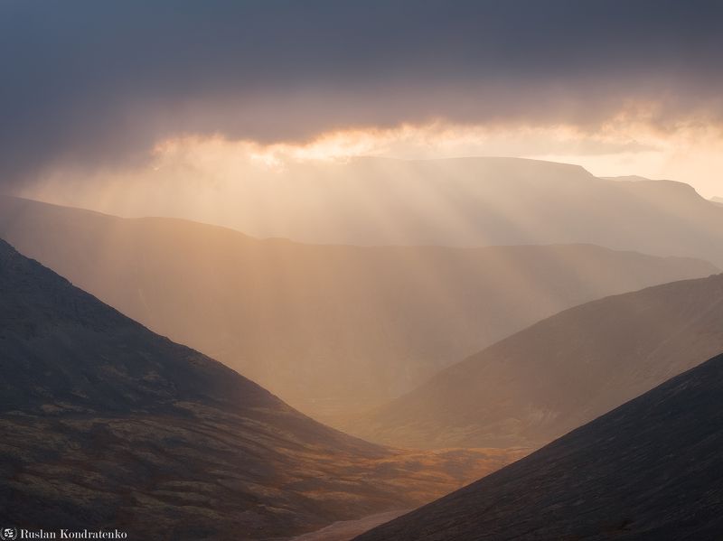 Хибины, закат, Кольский полуостров, мурманская область, горы Закат в Хибина, вид с плато Кукисвумчорр фото превью