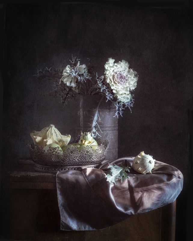 С ЦВЕТКОМ КАПУСТЫphoto preview