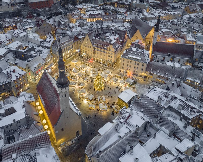 #christmasspirit, #christmas, #christmasmarket, #holidayseason, #beautifuldestinations, #wintermood, #wintermagic, #winterwonderland, #snowsnowsnow, #tallinn, #tallinnoldtown, #tallinngram, #tallinn_city, #visittallinn, #visitestonia, #ilusadeestipaigad,  ***photo preview