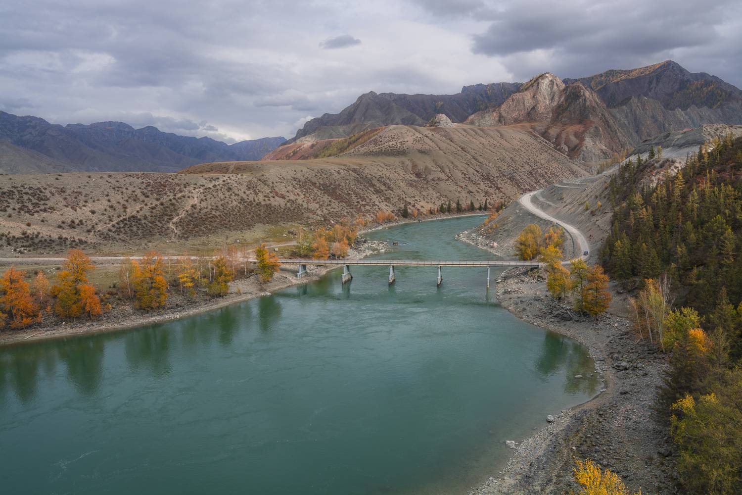 Ничего лишнего. Автор: Андрей Поляков россия, горный алтай, река катунь, мост, осень, Андрей Поляков