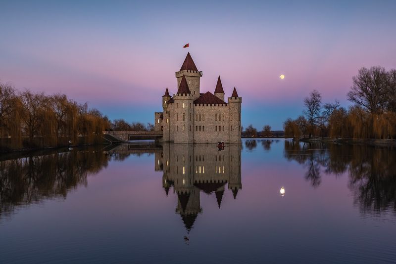 архитектура, замок, кавказ, шато эркен, шато-эркен, кабардино-балкария, закат, пояс венеры, вечер, луна, полнолуние Замок после закатаphoto preview