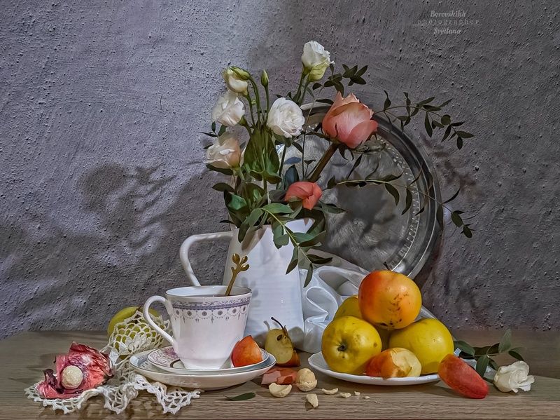 натюрморт, art_photo, цветы, ветки, фрукты, food_photo, вертикальный поднос, фото на окне, фото на телефон Солнечное настроение фото превью