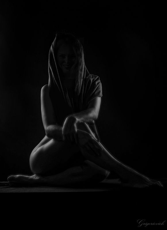 девушка. портрет. улыбка красота.тело, бедро, ноги. Полинаphoto preview