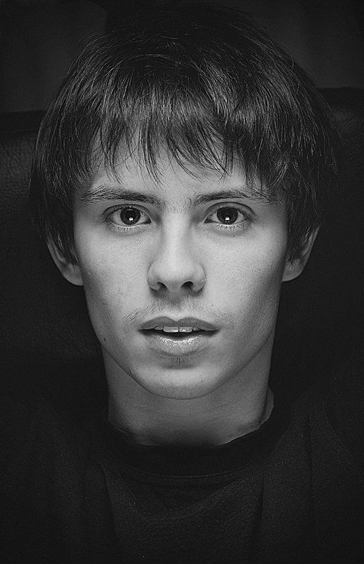 глаза, кофта, кресло ***photo preview