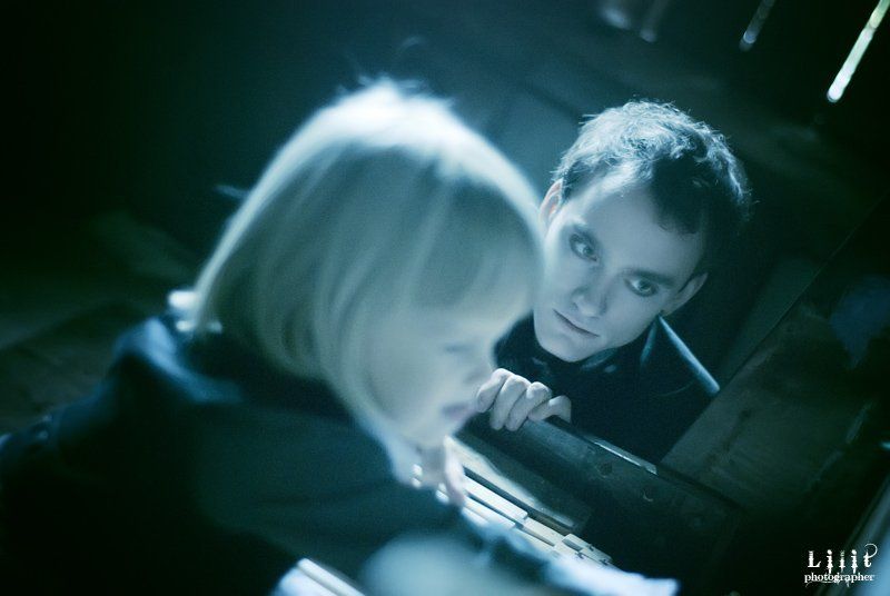 Story about Angels, Vampire & Childphoto preview