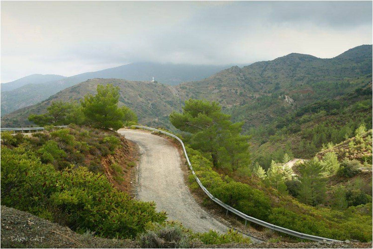 В горах Троодос. Автор: Darn Cat кипр, горы, троодос, крест, природа, дорога, Darn Cat