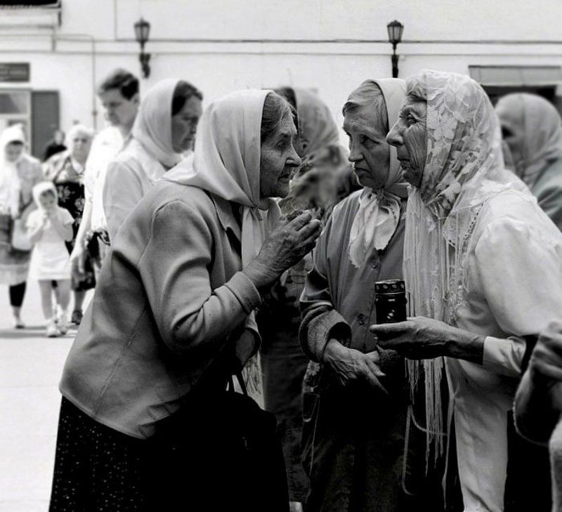 сплетенки, разговор, бабушки Интересный разговорphoto preview