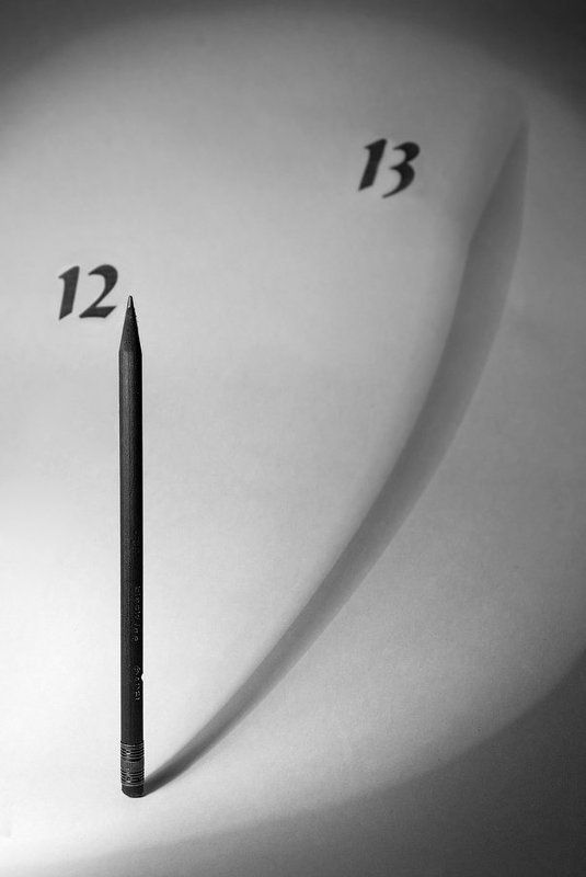 часы, карандаш, время, понедельник Тринадцатый понедельник по Сальвадору Дали. Фрагмент.photo preview