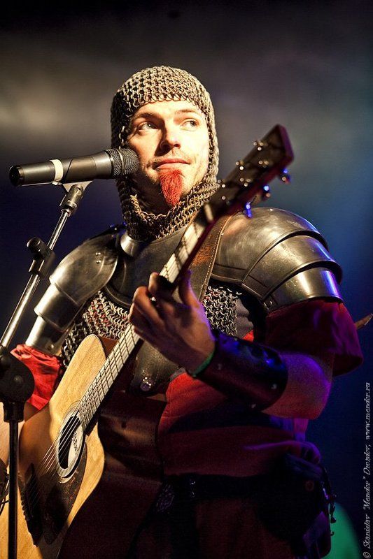 рыцарь, музыкант, гитара, концерт, фолк Лыцарь с гитарой!photo preview