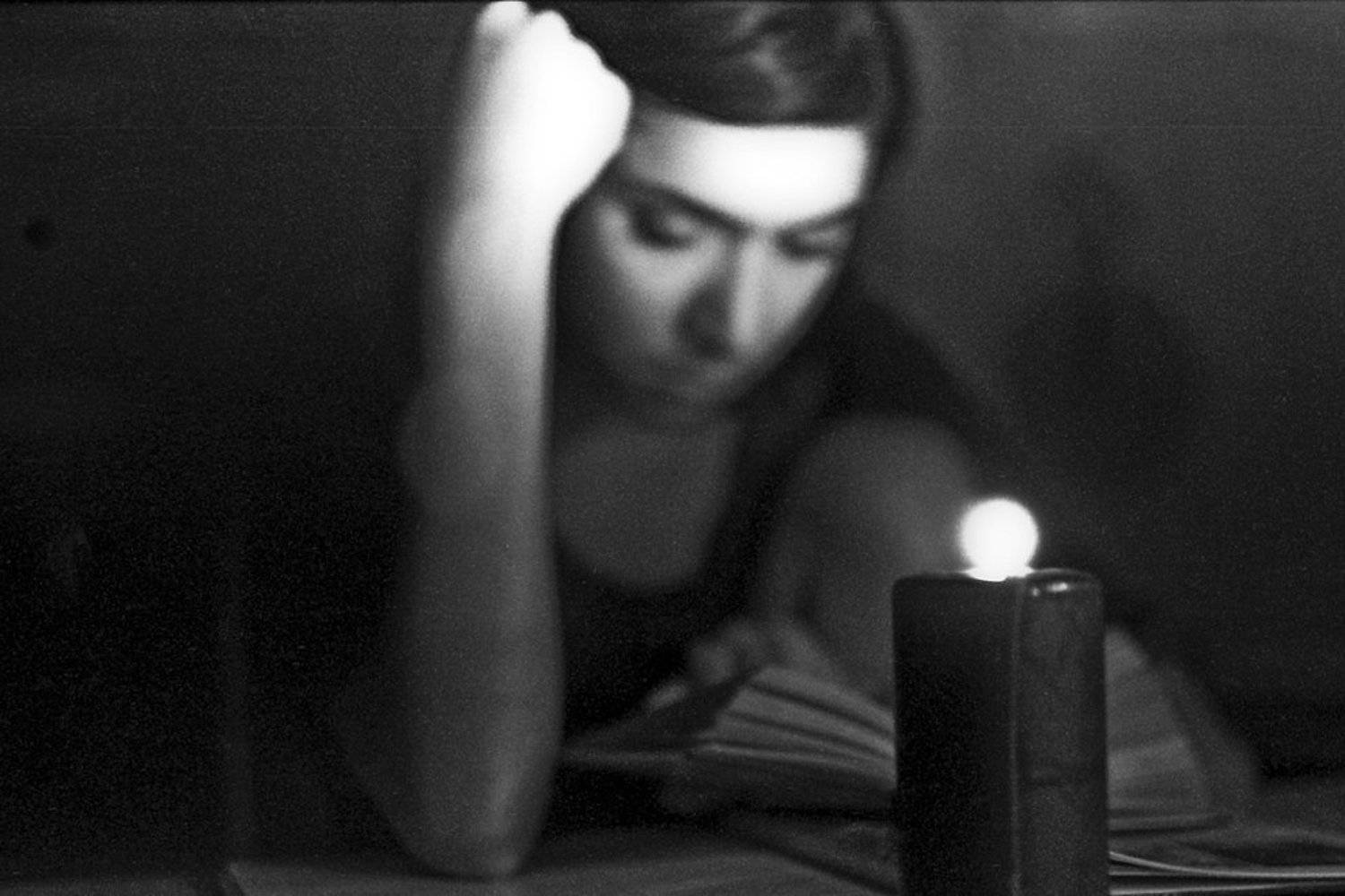 Чтение. Автор: Rada* свеча, чтение, свет, Rada*