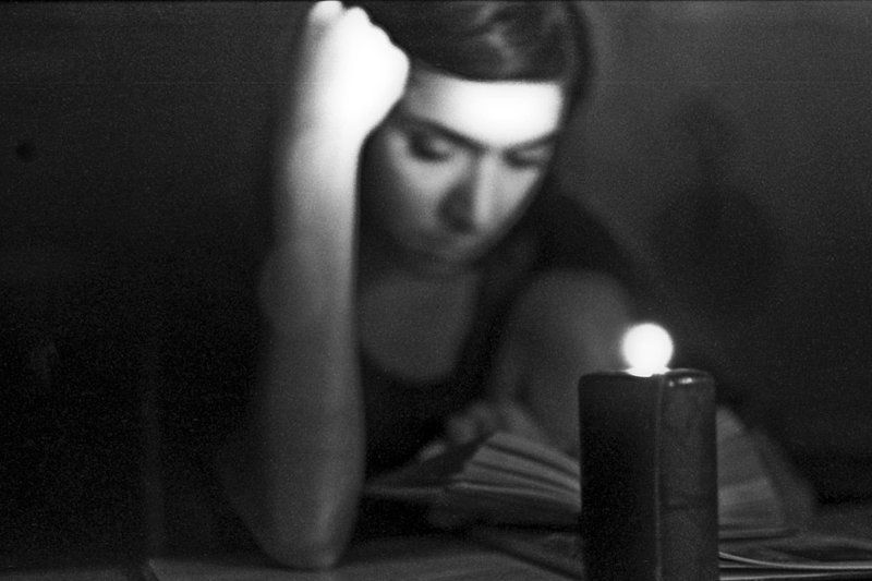 свеча, чтение, свет Чтениеphoto preview