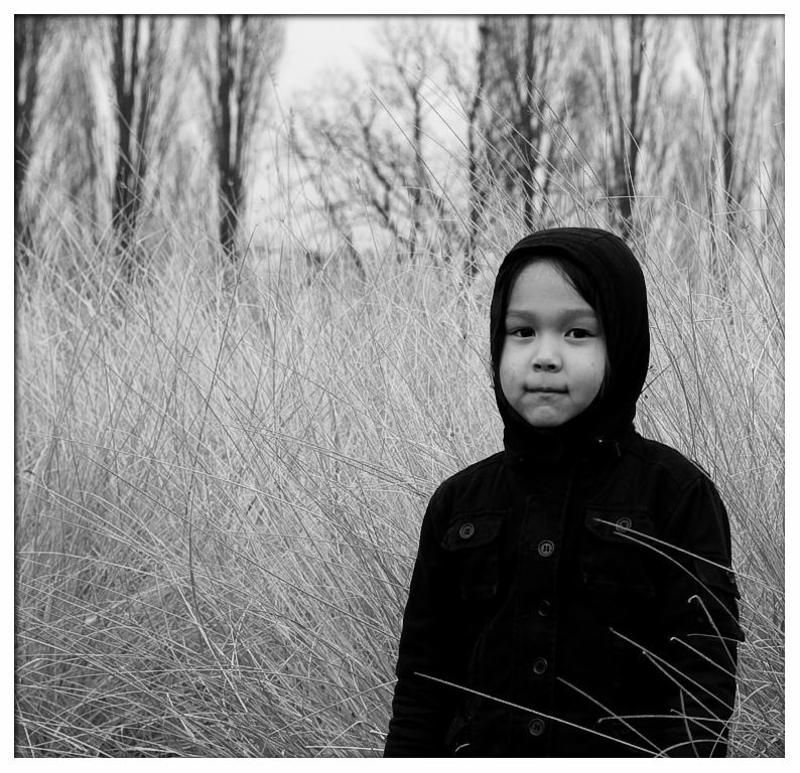 Портрет девочкий в черномphoto preview