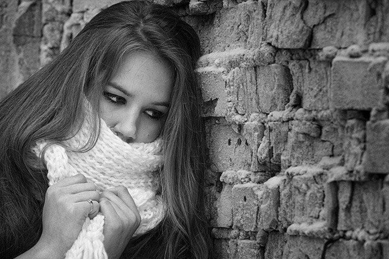 девушка, шарф, парк, зима Грустьphoto preview