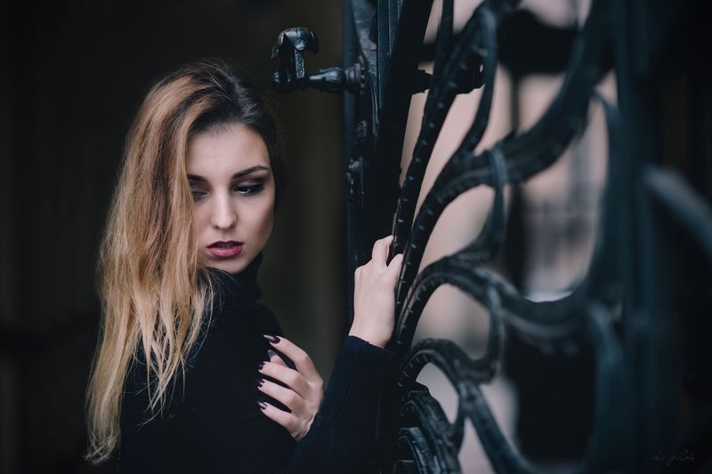 Portrait, Woman Gatephoto preview