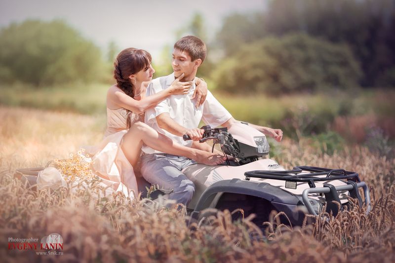 прогулка, квадрацикл,поле,любовь  Прогулка на квадрациклеphoto preview