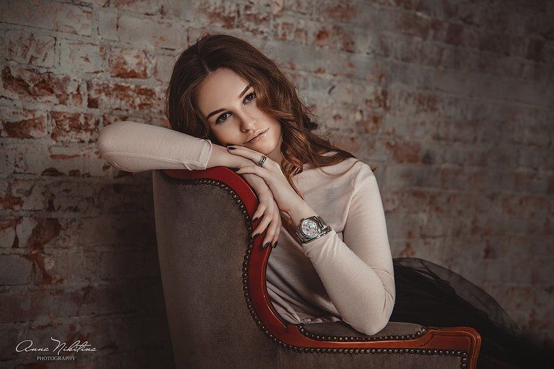 девушка, кресло Марияphoto preview