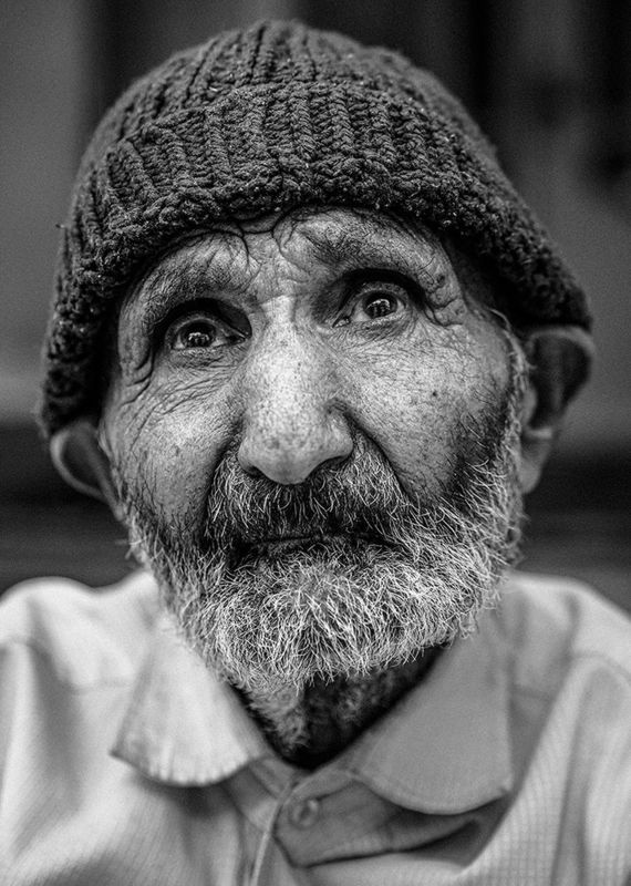 Mouth closed eyes waitingphoto preview