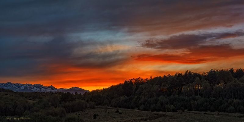 горы, закат, облака Недобрый закатphoto preview