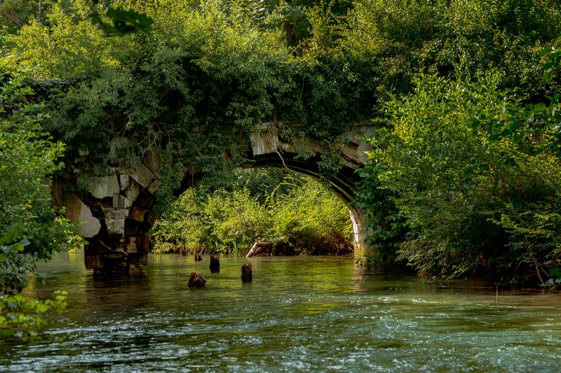 Старый акведук фото превью