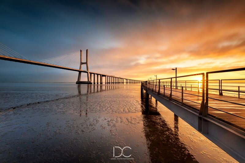 #bridge #landscape #river #bridge #sunrise # water #reflections #portugal #lisbon #vascodagama THAT FEELINGphoto preview