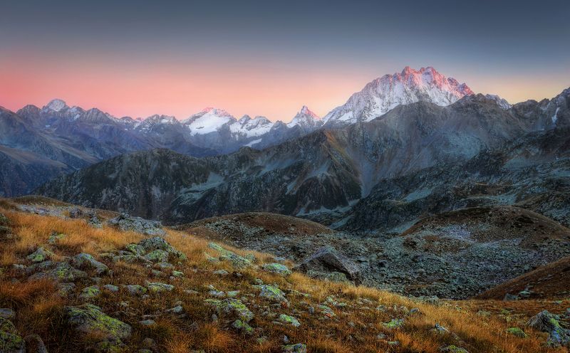 горы Кавказ Карачаево - Черкесия Архыз скалы камни перевал Габулу Среди горных вершин..photo preview
