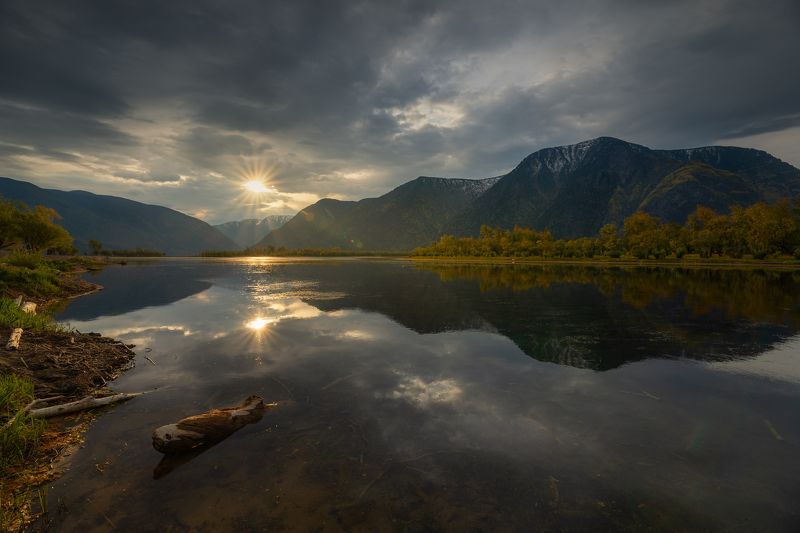 Восход на Телецком озереphoto preview