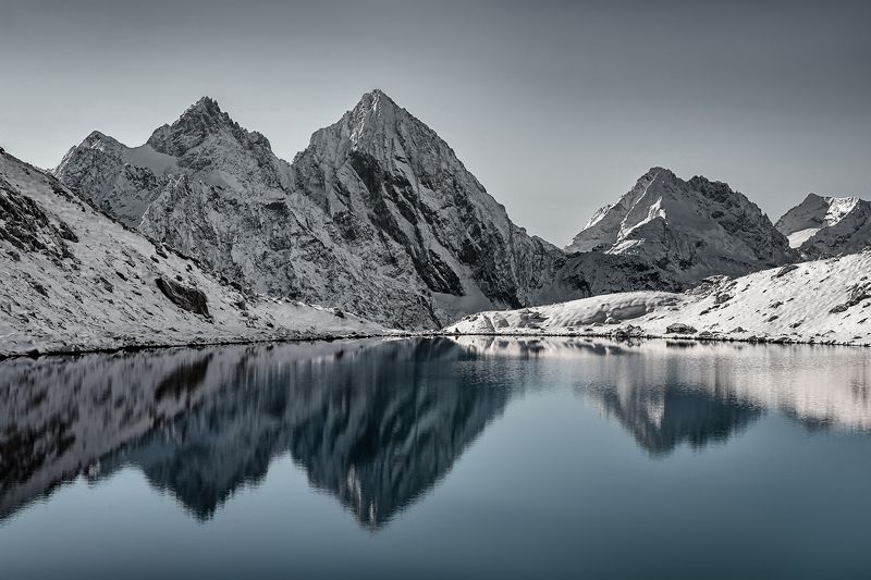 кавказ, горы, карачаево-черкесия, махар, озеро, горное озеро, отражение, нахар, горный пейзаж Отражение вершин фото превью