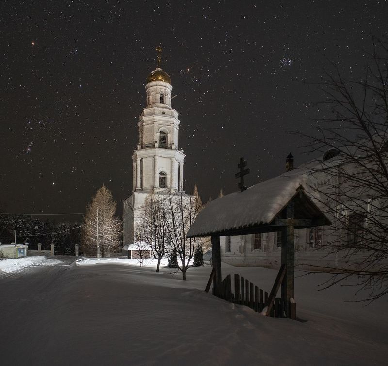 Яркая ночь у Никольской колокольни photo preview