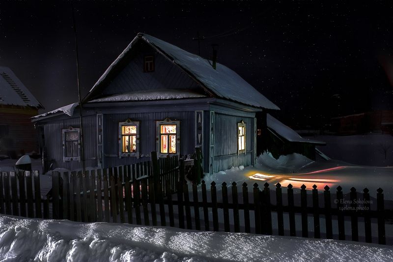 ночь, зима, село, дом Свет в окошкеphoto preview
