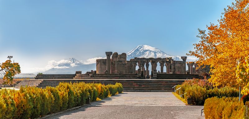 Храм, Звартноц, осенний, Арарат, гора, снежный, шапка, осень, древний, достопримечательность, вера, христианский, кавказ, закавказье, Ереван, Армения, Панорама храма Звартноц на фоне горы Арарат. Окрестности Еревана. Арменияphoto preview