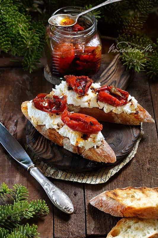 Брускетты с вялеными помидорамиphoto preview