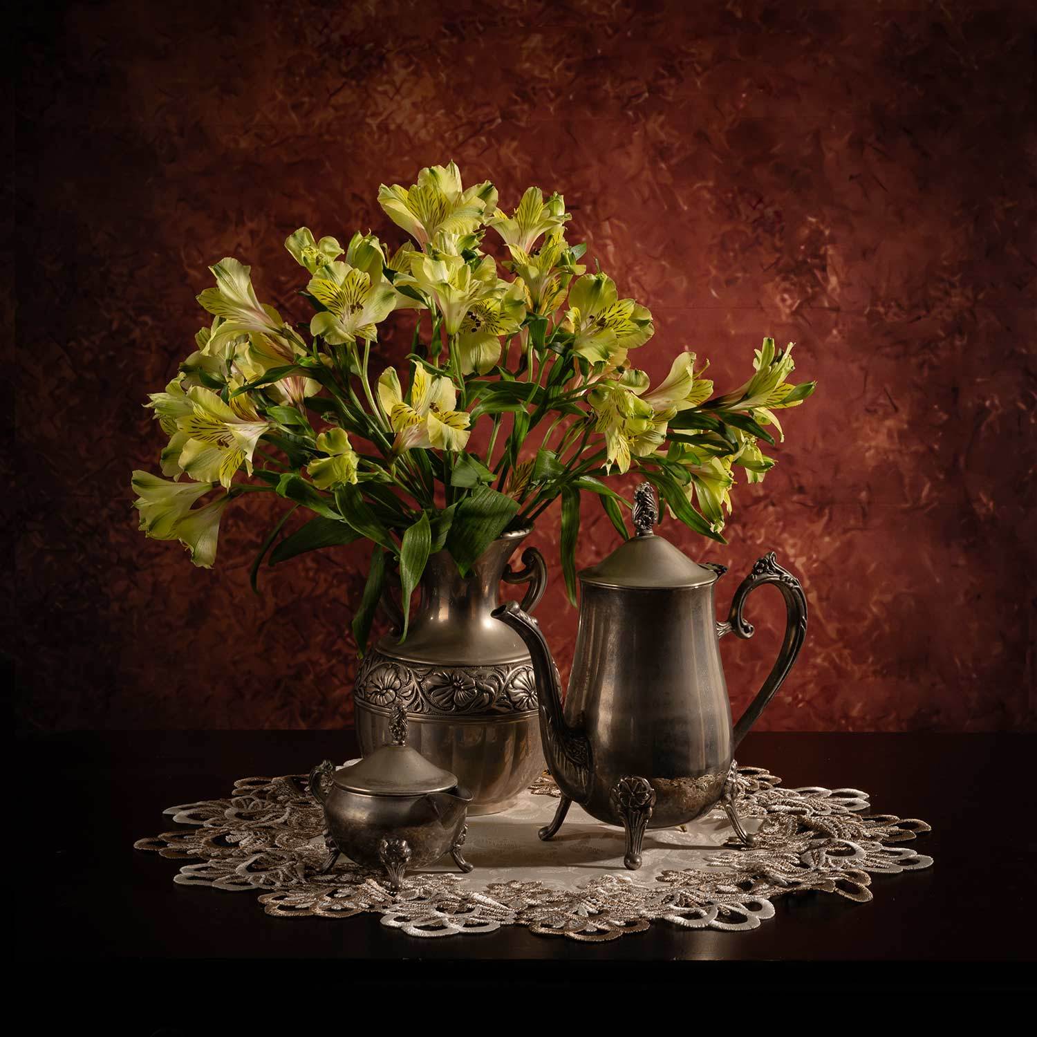 Отражение.. Автор: Рут кофейник, молочник, ваза, цветы, салфетка., Рут