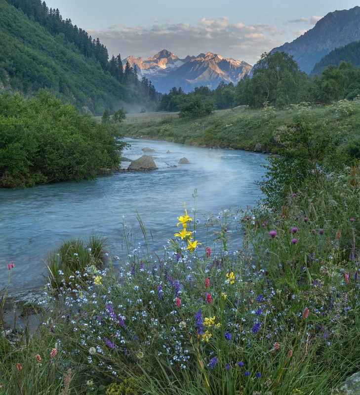 Фототуры с Владимиром Рябковым, #topnature #russpasibo #magic_shots #lovelyRussia #sunset_vision #exclusive_sky  #exclusive_shots #loves_russia2 #photoarena_nature #nature_sultans #nature_perfection #rsa_sky #rsa_sunset #photorussia #rsa_naturepics #sunse Река Гоначхир ранним утром. Кавказ.photo preview