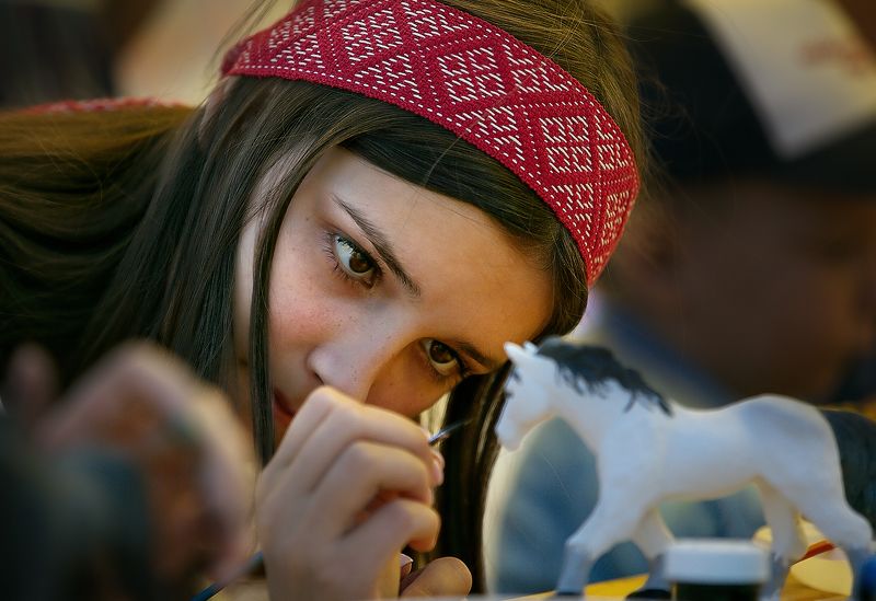 уличный женский портрет, жанровый портрет photo preview