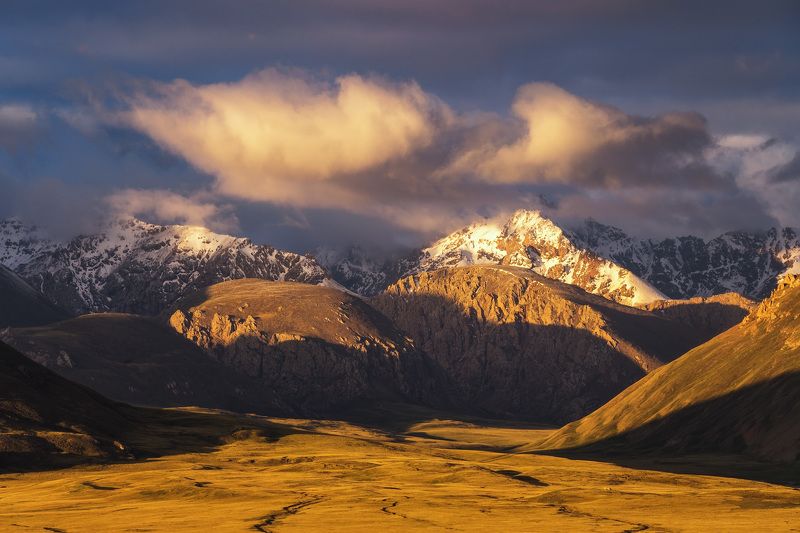 Утро, горы, облакаphoto preview