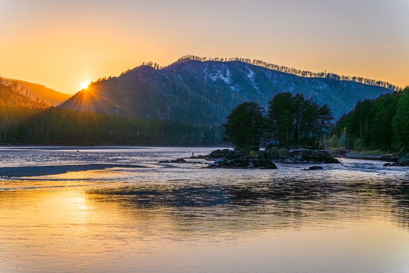 осенняя катунь, горный алтай, закат на катуни. Катунь в лучах заходящего солнцаphoto preview