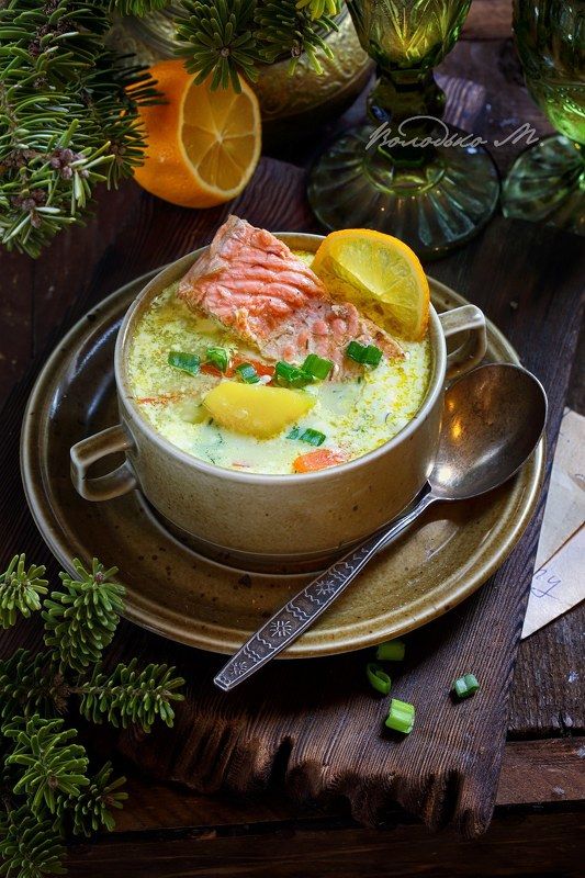 Суп из красной рыбы со сливкамиphoto preview